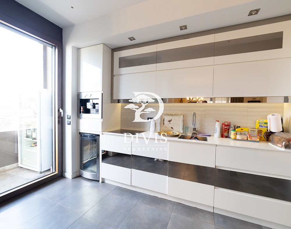 Slika 8 - Heroja Milana Tepića, Četvorosoban stan na prodaju, 210m2, 1.500.000€